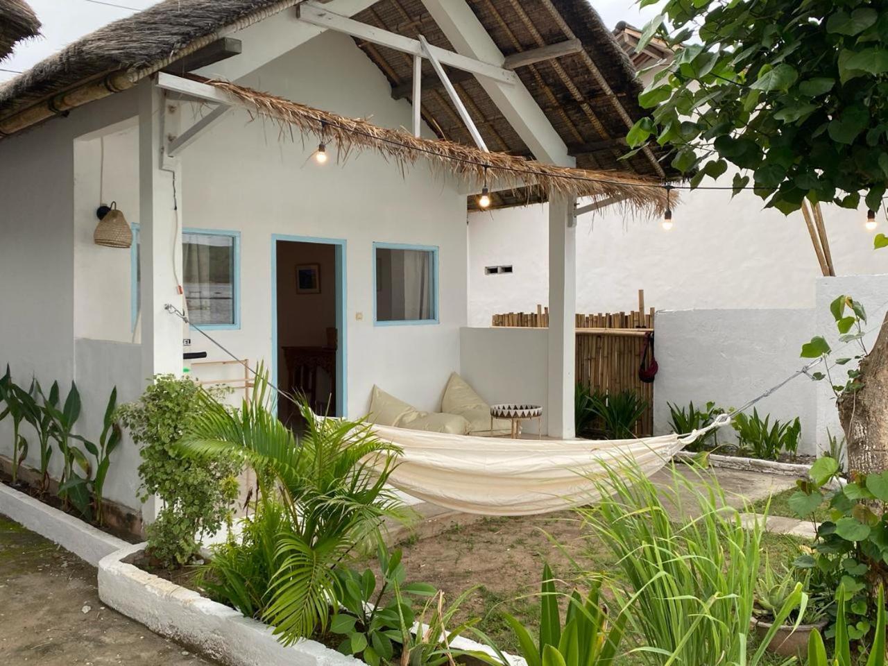Surf Shack Grupuk Hotel Bumbang ภายนอก รูปภาพ
